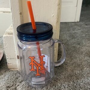 NY Mets plastic drinking mug with orange straw and handle